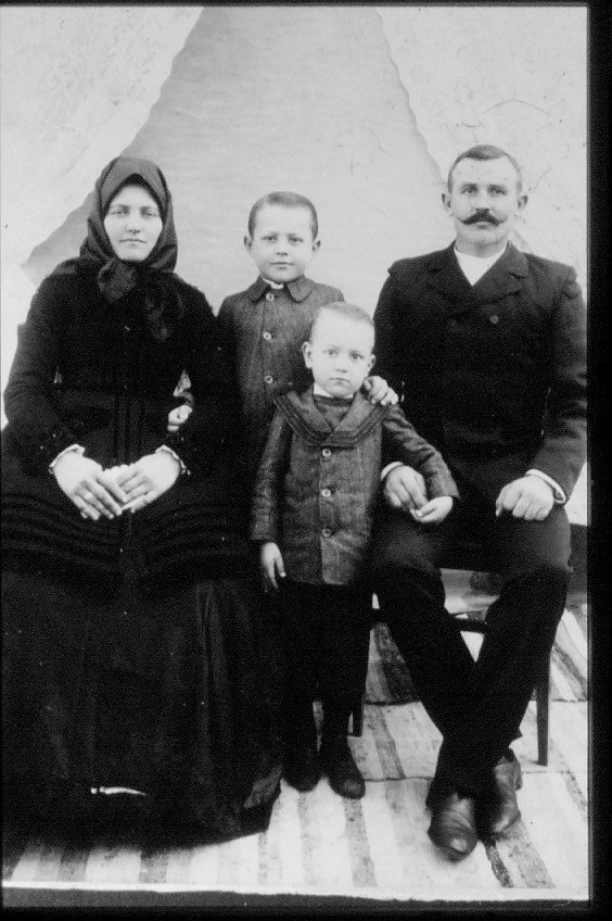 Billed 1925 Ehepaar Frau mit Tschurak