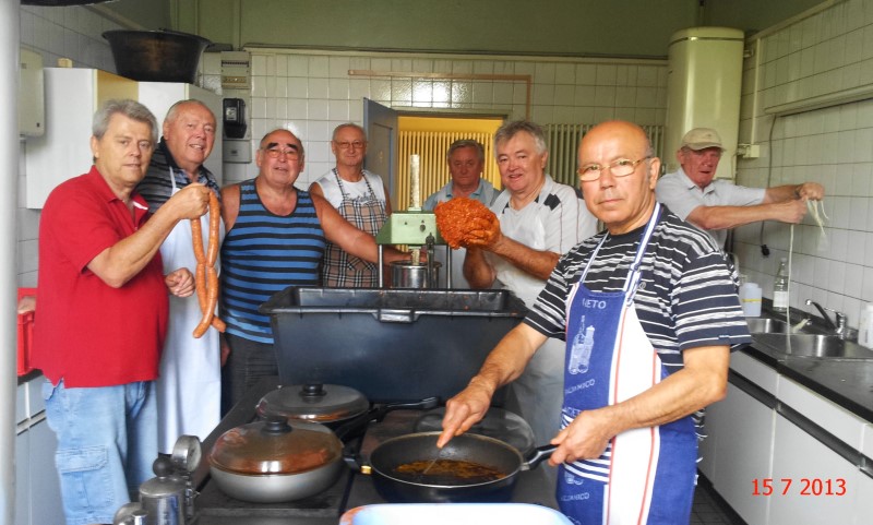 20130715_beim Wurstmachen (1)